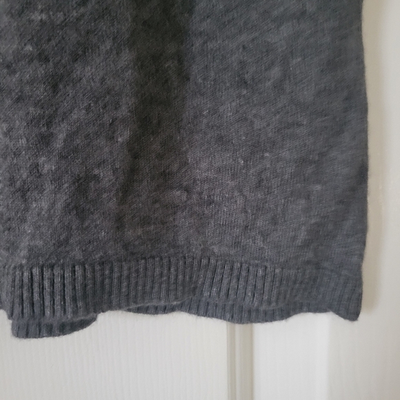 August Silk Gray Sleeveless Knit Top M - Picture 6 of 7